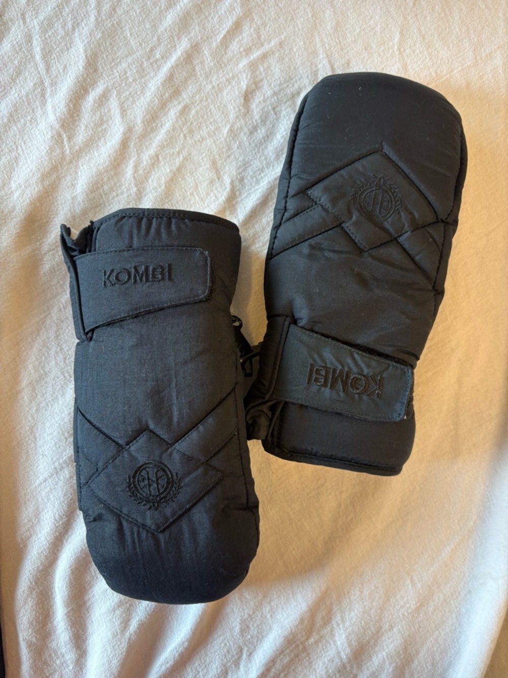 Kombi Black Quilted Ski Mittens Women’s medium